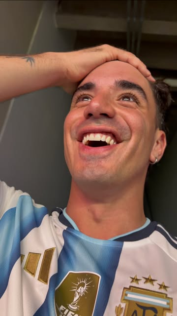 Juan Cruz Piccagli celebrando